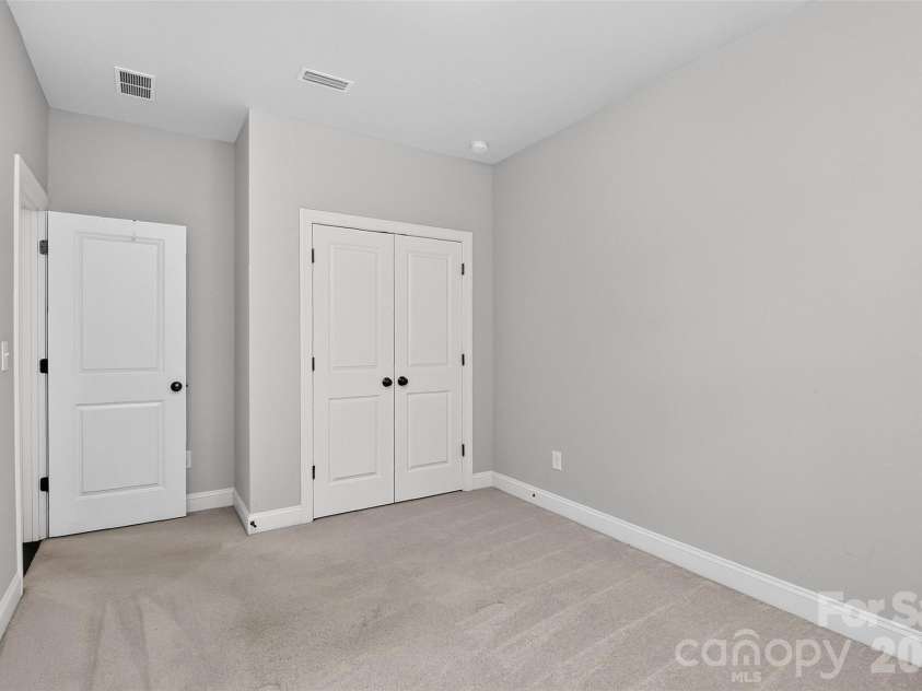 8910 Matthews Farm Lane, Charlotte, NC 28277.  MLS# CAR4405727, YatesRealty ID 39788. 