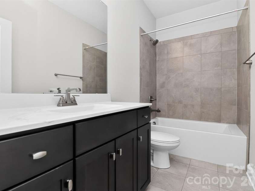 8910 Matthews Farm Lane, Charlotte, NC 28277.  MLS# CAR4405727, YatesRealty ID 39788. 