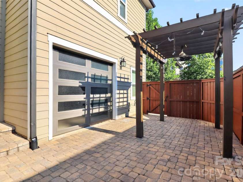 8910 Matthews Farm Lane, Charlotte, NC 28277.  MLS# CAR4405727, YatesRealty ID 39788. 