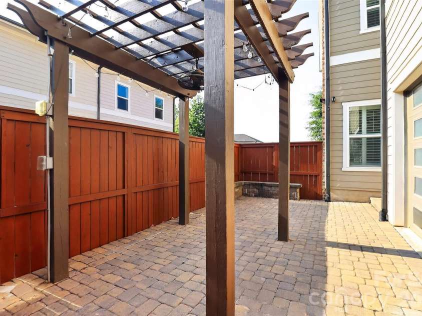 8910 Matthews Farm Lane, Charlotte, NC 28277.  MLS# CAR4405727, YatesRealty ID 39788. 