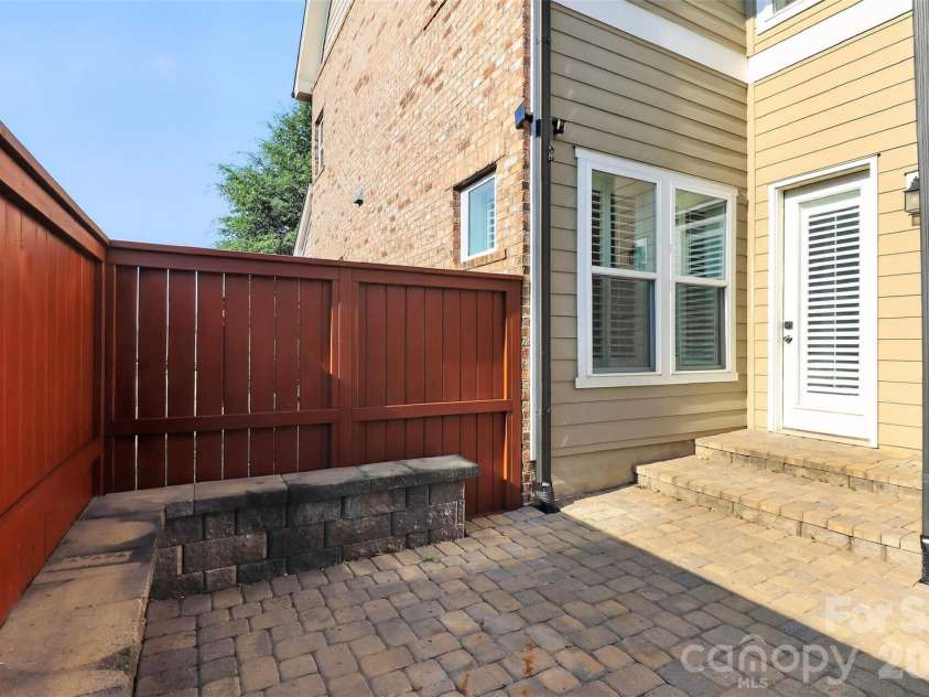 8910 Matthews Farm Lane, Charlotte, NC 28277.  MLS# CAR4405727, YatesRealty ID 39788. 