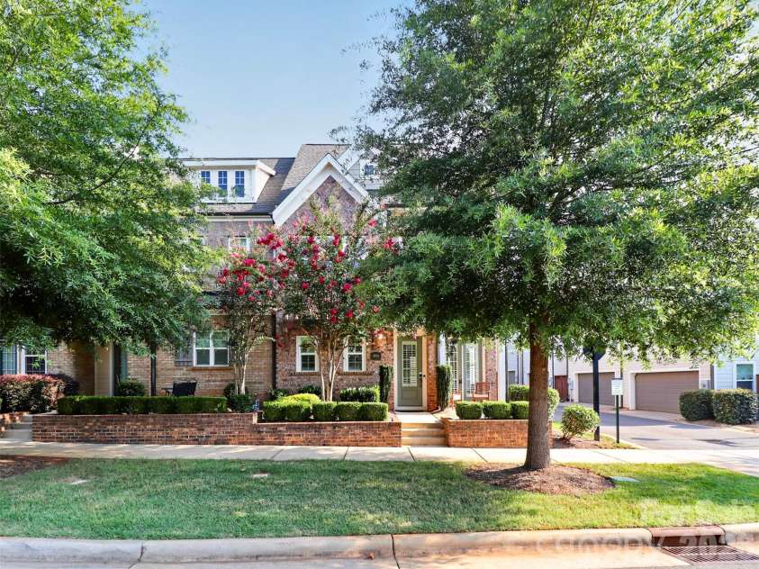 8910 Matthews Farm Lane, Charlotte, NC 28277.  MLS# CAR4405727, YatesRealty ID 39788. 