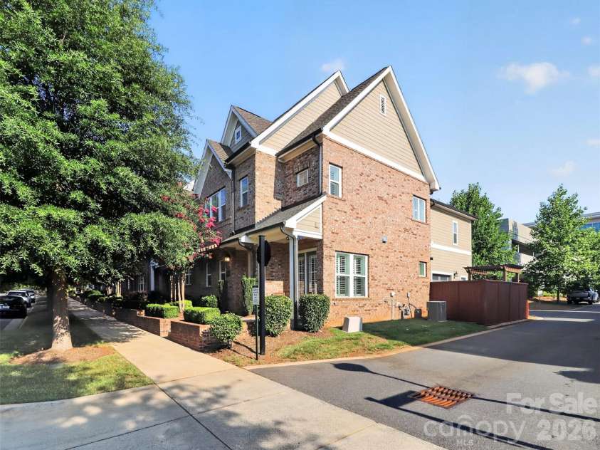 8910 Matthews Farm Lane, Charlotte, NC 28277.  MLS# CAR4405727, YatesRealty ID 39788. 