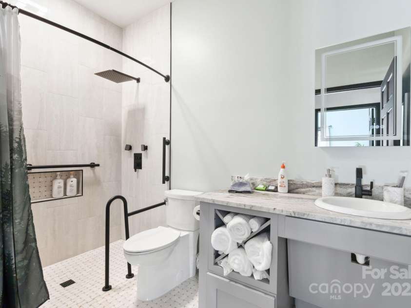 173,175,177,179 Old County Home Road, Brevard, NC 28712.  MLS# CAR4181777, YatesRealty ID 3979. 