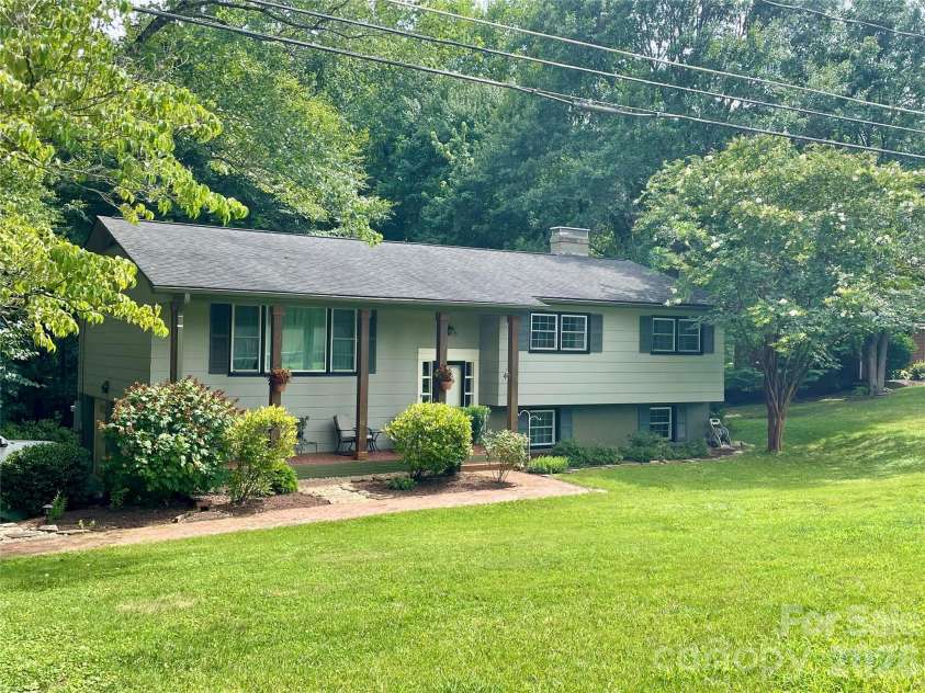 267 25th Avenue, Hickory, NC 28601.  MLS# CAR4405765, YatesRealty ID 39790. 