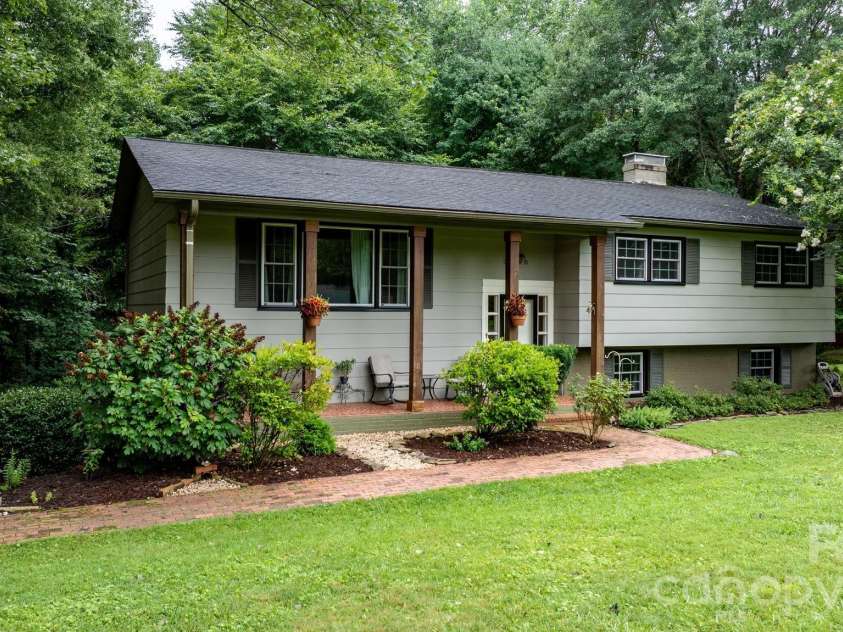 267 25th Avenue, Hickory, NC 28601.  MLS# CAR4405765, YatesRealty ID 39790. 