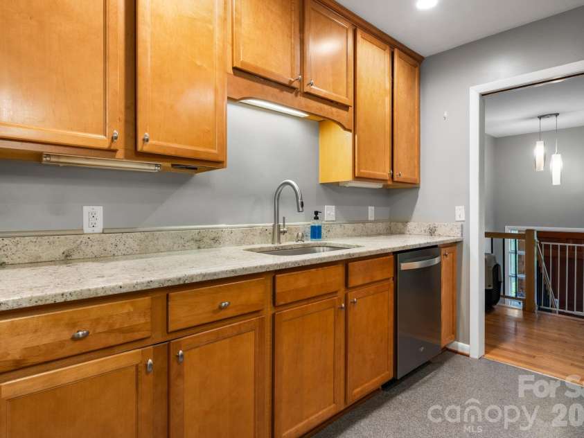 267 25th Avenue, Hickory, NC 28601.  MLS# CAR4405765, YatesRealty ID 39790. 
