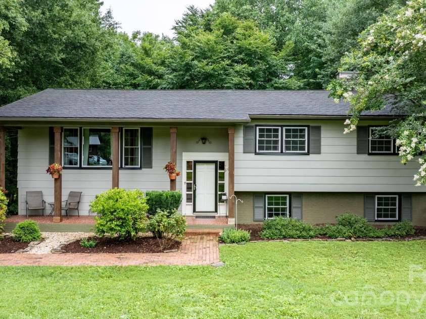 267 25th Avenue, Hickory, NC 28601.  MLS# CAR4405765, YatesRealty ID 39790. 