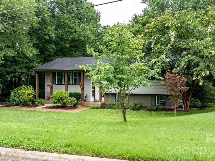 267 25th Avenue, Hickory, NC 28601.  MLS# CAR4405765, YatesRealty ID 39790. 
