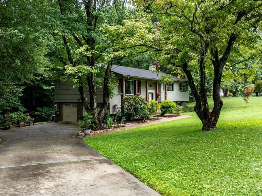 267 25th Avenue, Hickory, NC 28601.  MLS# CAR4405765, YatesRealty ID 39790. 