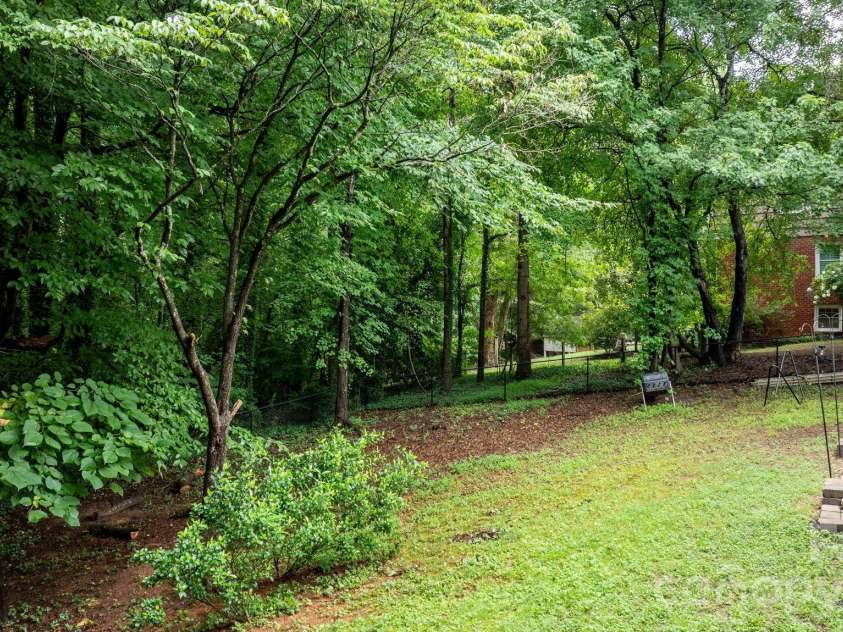 267 25th Avenue, Hickory, NC 28601.  MLS# CAR4405765, YatesRealty ID 39790. 