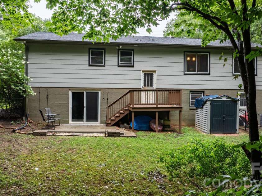 267 25th Avenue, Hickory, NC 28601.  MLS# CAR4405765, YatesRealty ID 39790. 