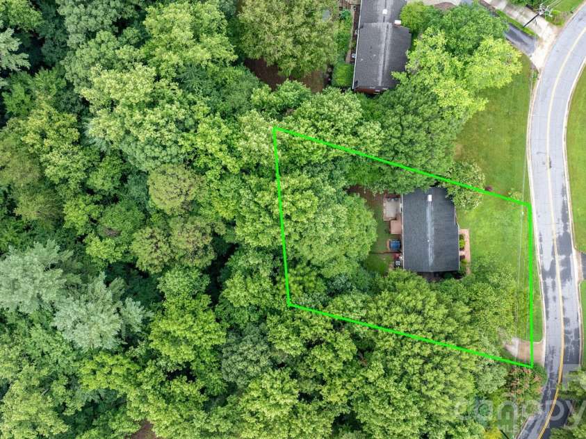 267 25th Avenue, Hickory, NC 28601.  MLS# CAR4405765, YatesRealty ID 39790. 