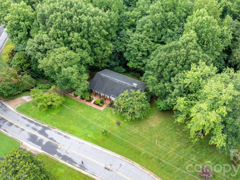 267 25th Avenue, Hickory, NC 28601.  MLS# CAR4405765, YatesRealty ID 39790. 