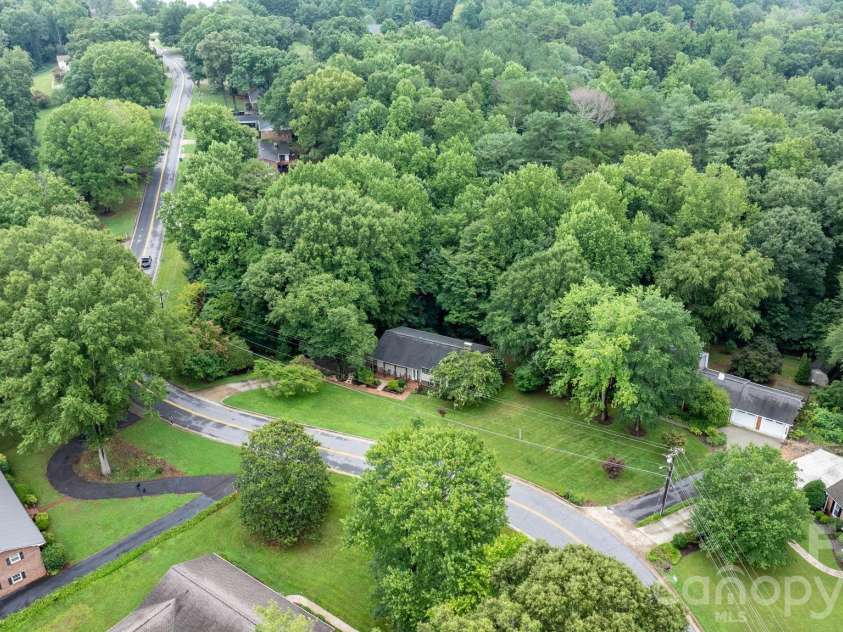 267 25th Avenue, Hickory, NC 28601.  MLS# CAR4405765, YatesRealty ID 39790. 
