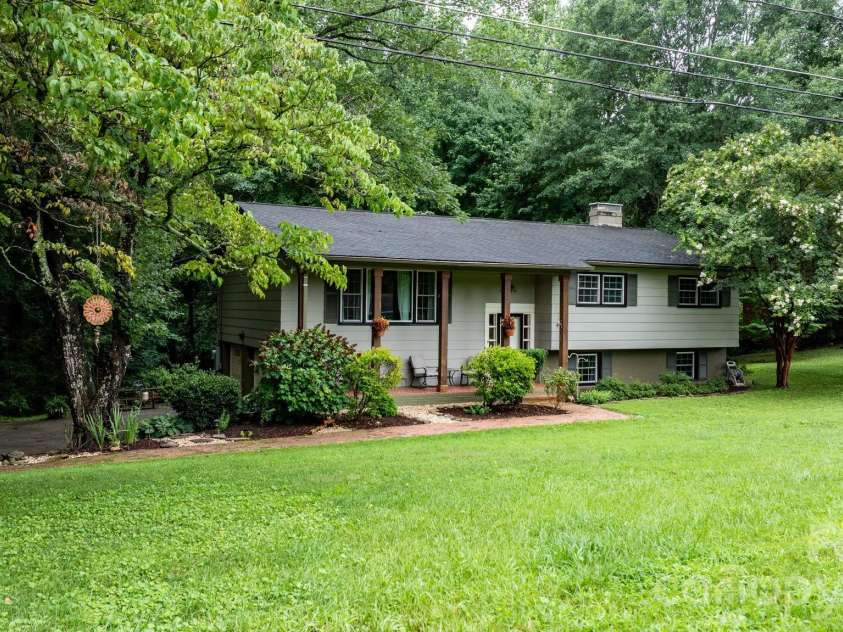 267 25th Avenue, Hickory, NC 28601.  MLS# CAR4405765, YatesRealty ID 39790. 