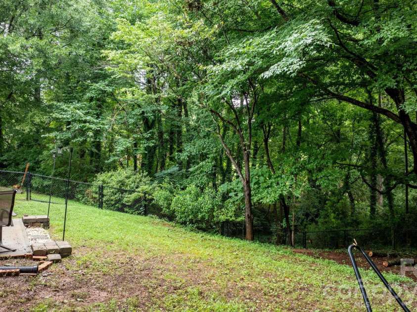 267 25th Avenue, Hickory, NC 28601.  MLS# CAR4405765, YatesRealty ID 39790. 