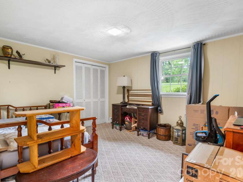 267 25th Avenue, Hickory, NC 28601.  MLS# CAR4405765, YatesRealty ID 39790. Basement bedroom 4