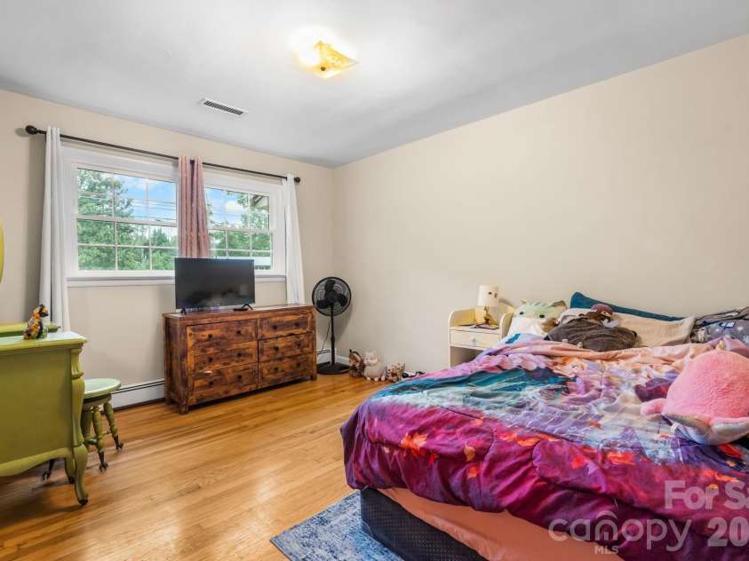 267 25th Avenue, Hickory, NC 28601.  MLS# CAR4405765, YatesRealty ID 39790. Bedroom 3