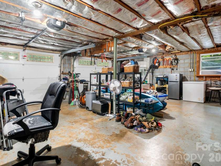 267 25th Avenue, Hickory, NC 28601.  MLS# CAR4405765, YatesRealty ID 39790. Garage