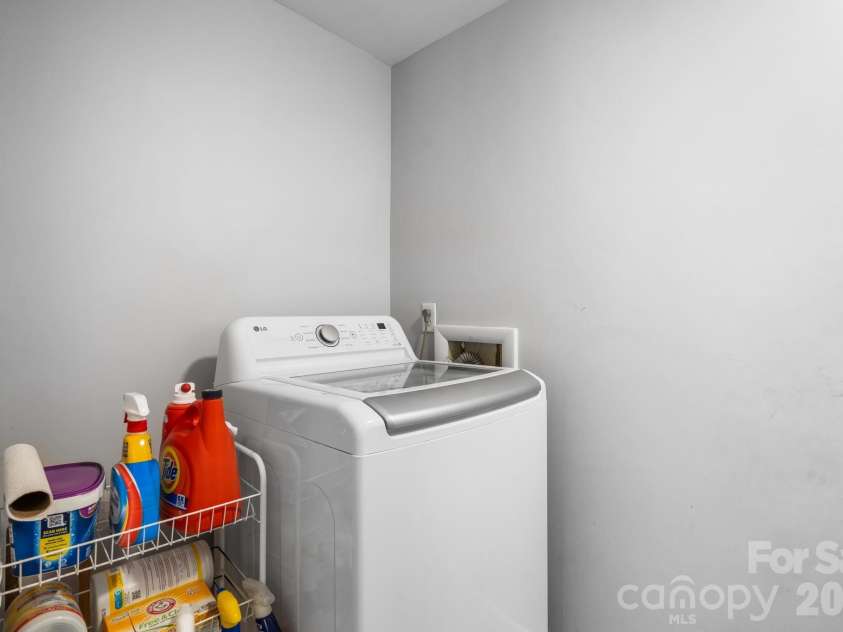 267 25th Avenue, Hickory, NC 28601.  MLS# CAR4405765, YatesRealty ID 39790. Laundry-1/2 Bath