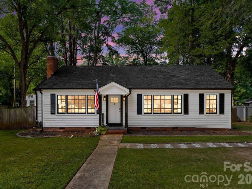350 Jefferson Street, York, SC 29745.  MLS# CAR4405662, YatesRealty ID 39791. 