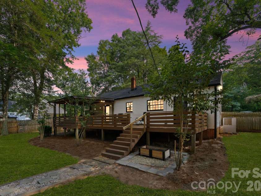 350 Jefferson Street, York, SC 29745.  MLS# CAR4405662, YatesRealty ID 39791. 