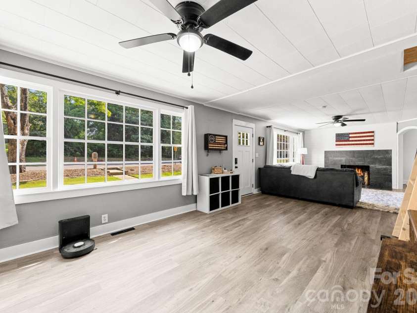 350 Jefferson Street, York, SC 29745.  MLS# CAR4405662, YatesRealty ID 39791. 