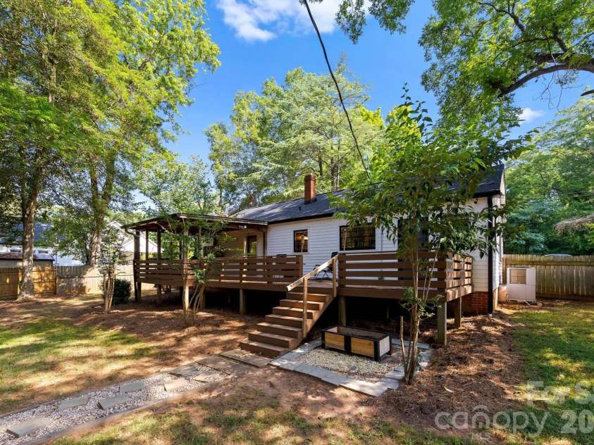 350 Jefferson Street, York, SC 29745.  MLS# CAR4405662, YatesRealty ID 39791. 
