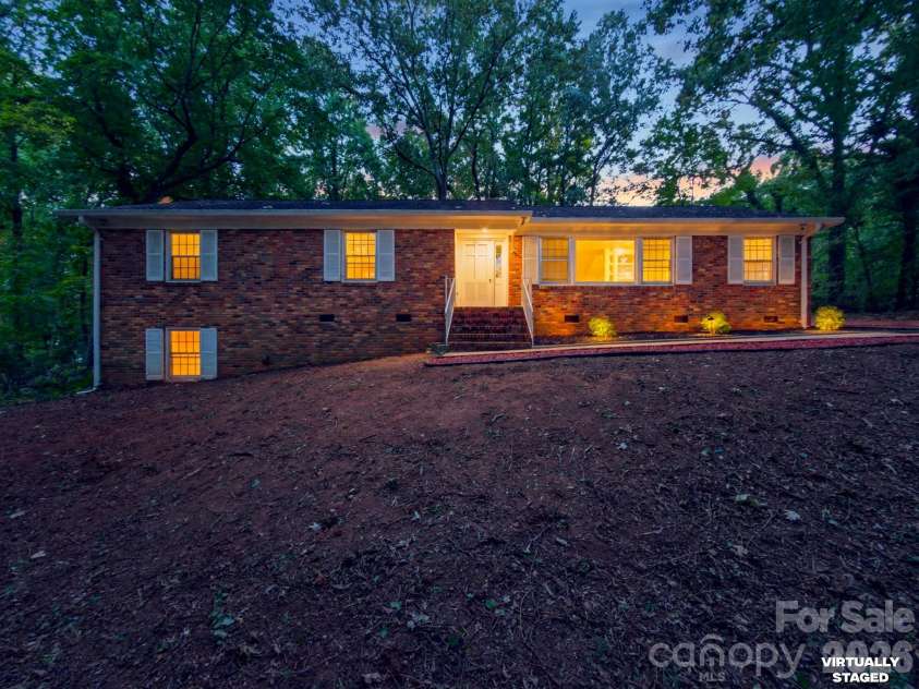 7515 Shady Lane, Charlotte, NC 28215.  MLS# CAR4405642, YatesRealty ID 39792. 