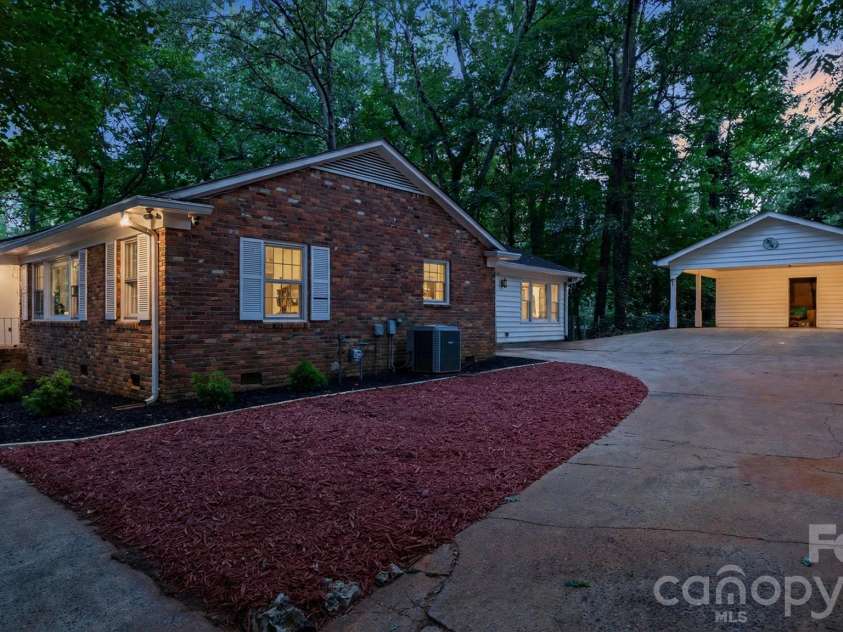 7515 Shady Lane, Charlotte, NC 28215.  MLS# CAR4405642, YatesRealty ID 39792. 