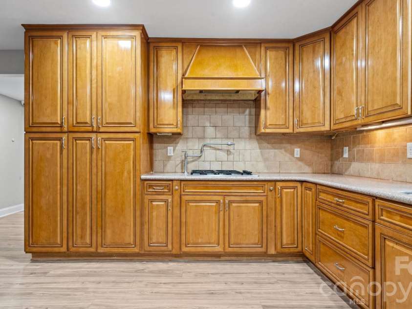 7515 Shady Lane, Charlotte, NC 28215.  MLS# CAR4405642, YatesRealty ID 39792. 