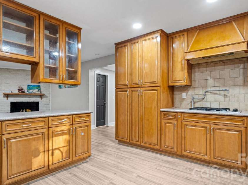 7515 Shady Lane, Charlotte, NC 28215.  MLS# CAR4405642, YatesRealty ID 39792. 