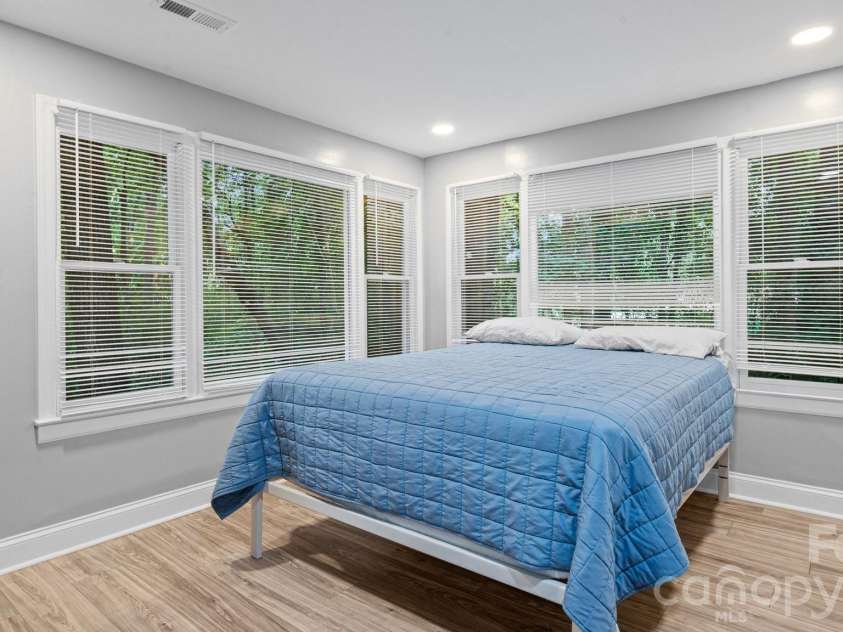7515 Shady Lane, Charlotte, NC 28215.  MLS# CAR4405642, YatesRealty ID 39792. 