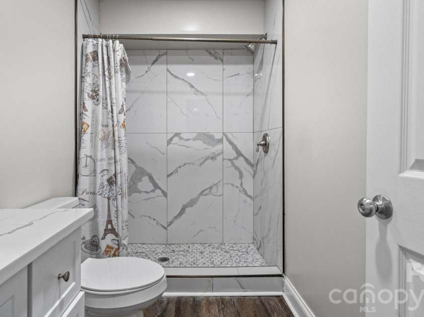 7515 Shady Lane, Charlotte, NC 28215.  MLS# CAR4405642, YatesRealty ID 39792. 