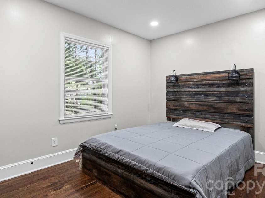 7515 Shady Lane, Charlotte, NC 28215.  MLS# CAR4405642, YatesRealty ID 39792. 