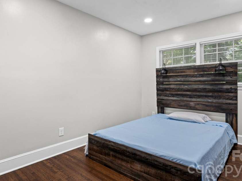 7515 Shady Lane, Charlotte, NC 28215.  MLS# CAR4405642, YatesRealty ID 39792. 