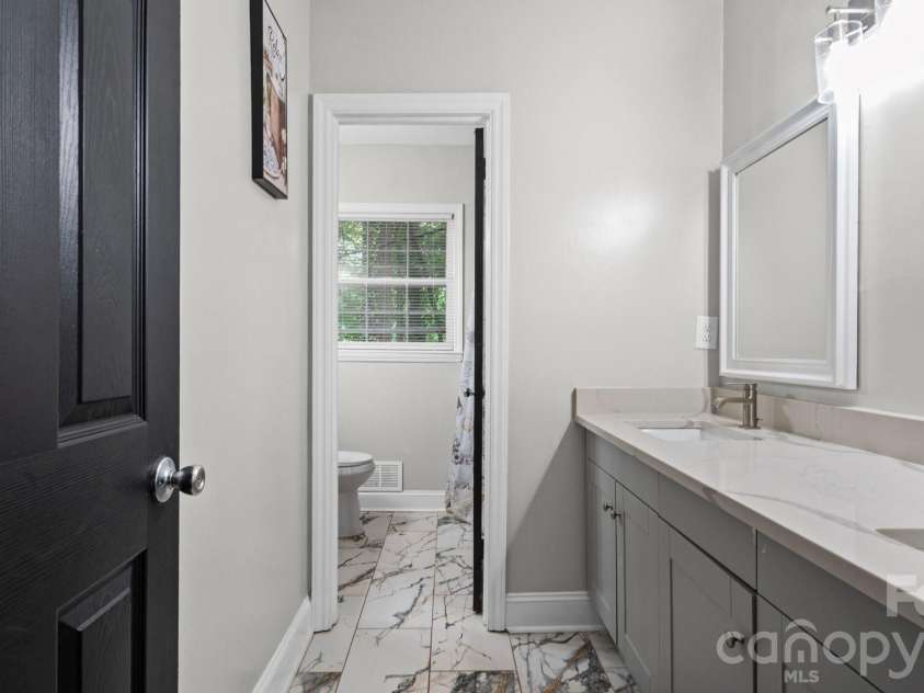 7515 Shady Lane, Charlotte, NC 28215.  MLS# CAR4405642, YatesRealty ID 39792. 