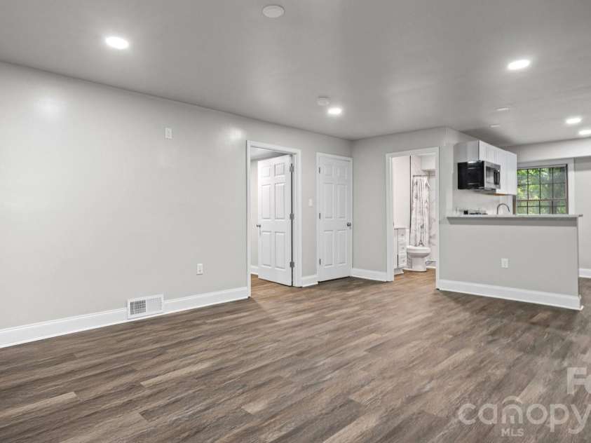 7515 Shady Lane, Charlotte, NC 28215.  MLS# CAR4405642, YatesRealty ID 39792. 