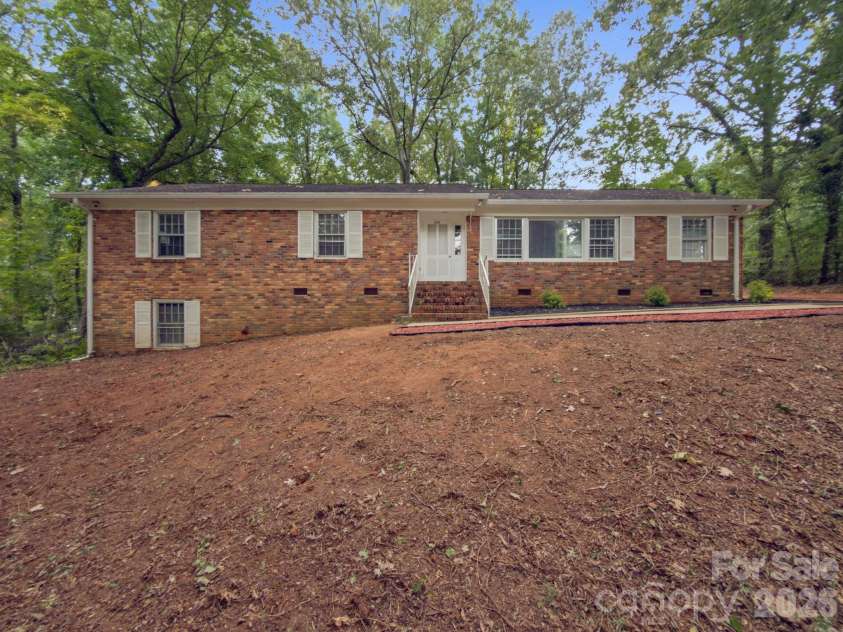 7515 Shady Lane, Charlotte, NC 28215.  MLS# CAR4405642, YatesRealty ID 39792. 