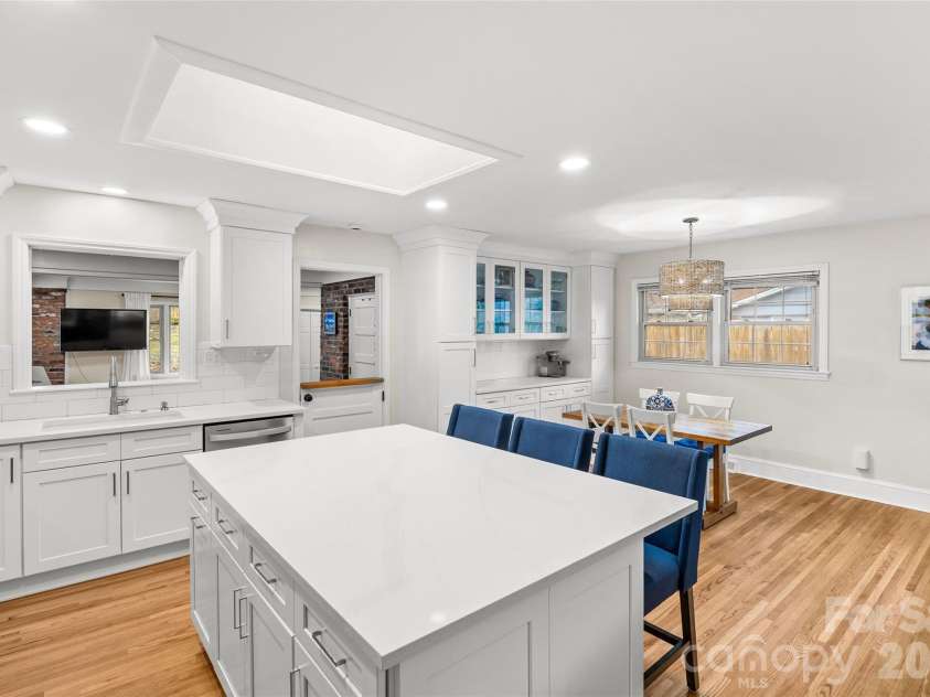 6326 Rosecrest Drive, Charlotte, NC 28210.  MLS# CAR4405630, YatesRealty ID 39794. 