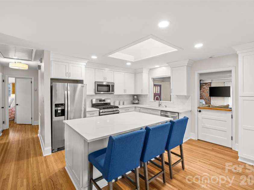 6326 Rosecrest Drive, Charlotte, NC 28210.  MLS# CAR4405630, YatesRealty ID 39794. 