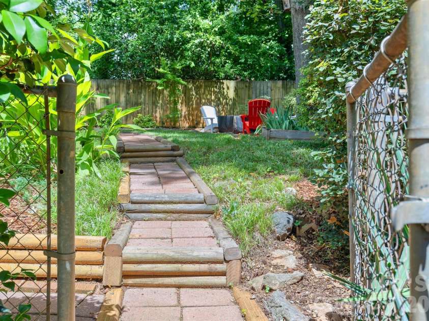 6326 Rosecrest Drive, Charlotte, NC 28210.  MLS# CAR4405630, YatesRealty ID 39794. 