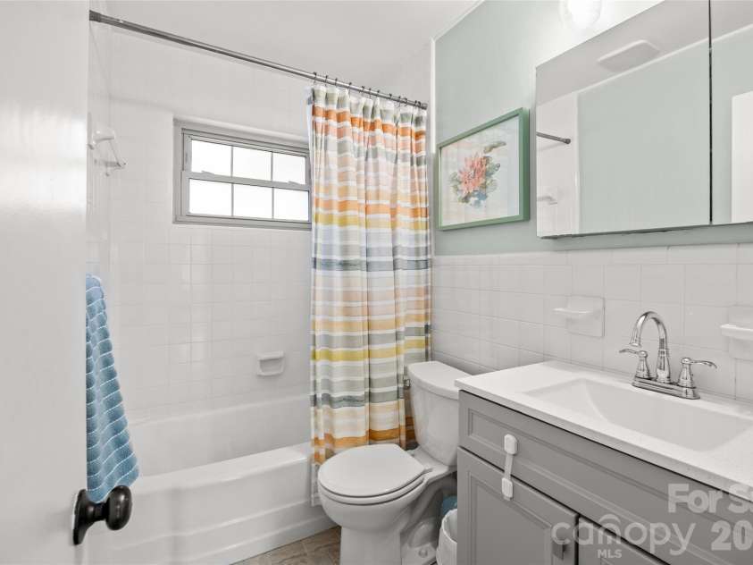 6326 Rosecrest Drive, Charlotte, NC 28210.  MLS# CAR4405630, YatesRealty ID 39794. Full Bathroom Renovated