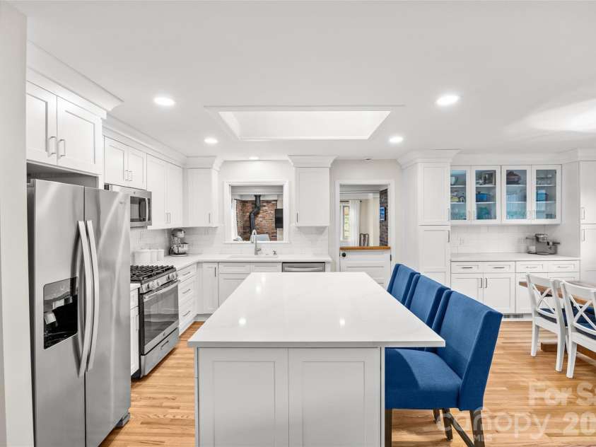 6326 Rosecrest Drive, Charlotte, NC 28210.  MLS# CAR4405630, YatesRealty ID 39794. Oversized island