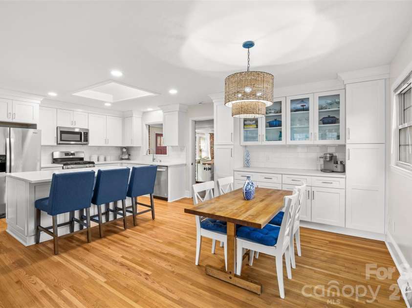 6326 Rosecrest Drive, Charlotte, NC 28210.  MLS# CAR4405630, YatesRealty ID 39794. World Class Entertaining Kitchen