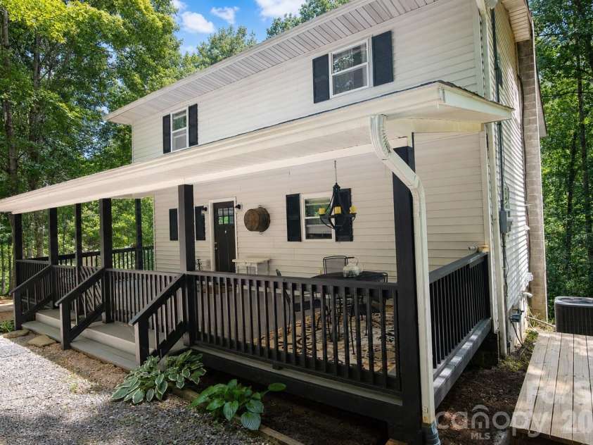 47 Caribou Lane, Burnsville, NC 28714.  MLS# CAR4405502, YatesRealty ID 39795. 