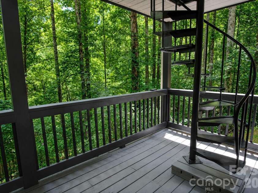 47 Caribou Lane, Burnsville, NC 28714.  MLS# CAR4405502, YatesRealty ID 39795. 