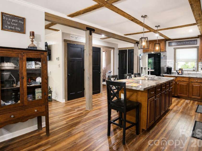 47 Caribou Lane, Burnsville, NC 28714.  MLS# CAR4405502, YatesRealty ID 39795. 