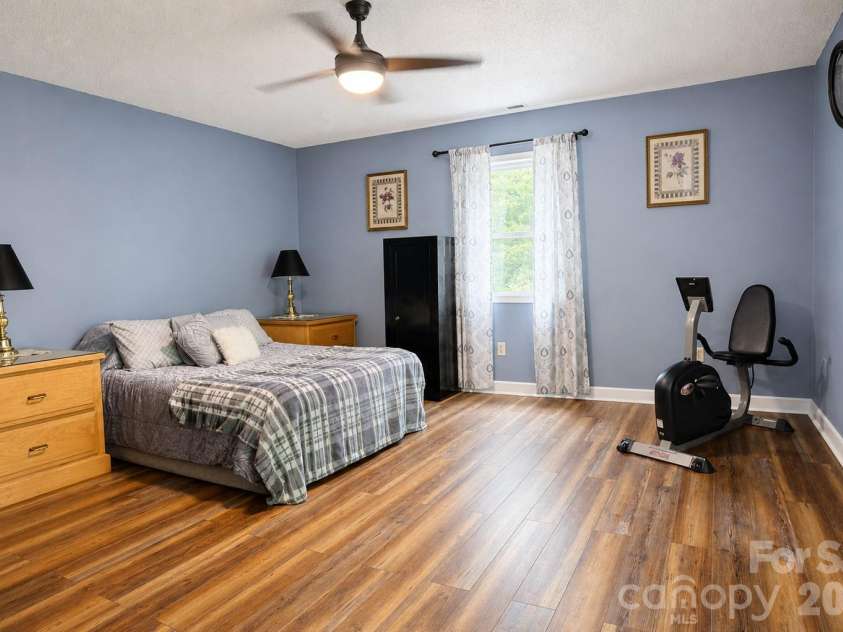 47 Caribou Lane, Burnsville, NC 28714.  MLS# CAR4405502, YatesRealty ID 39795. 